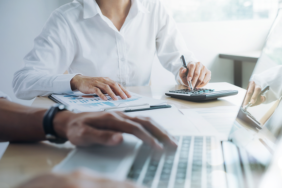 business-team-present-professional-investor-working-new-startup-project-finance-meeting 1